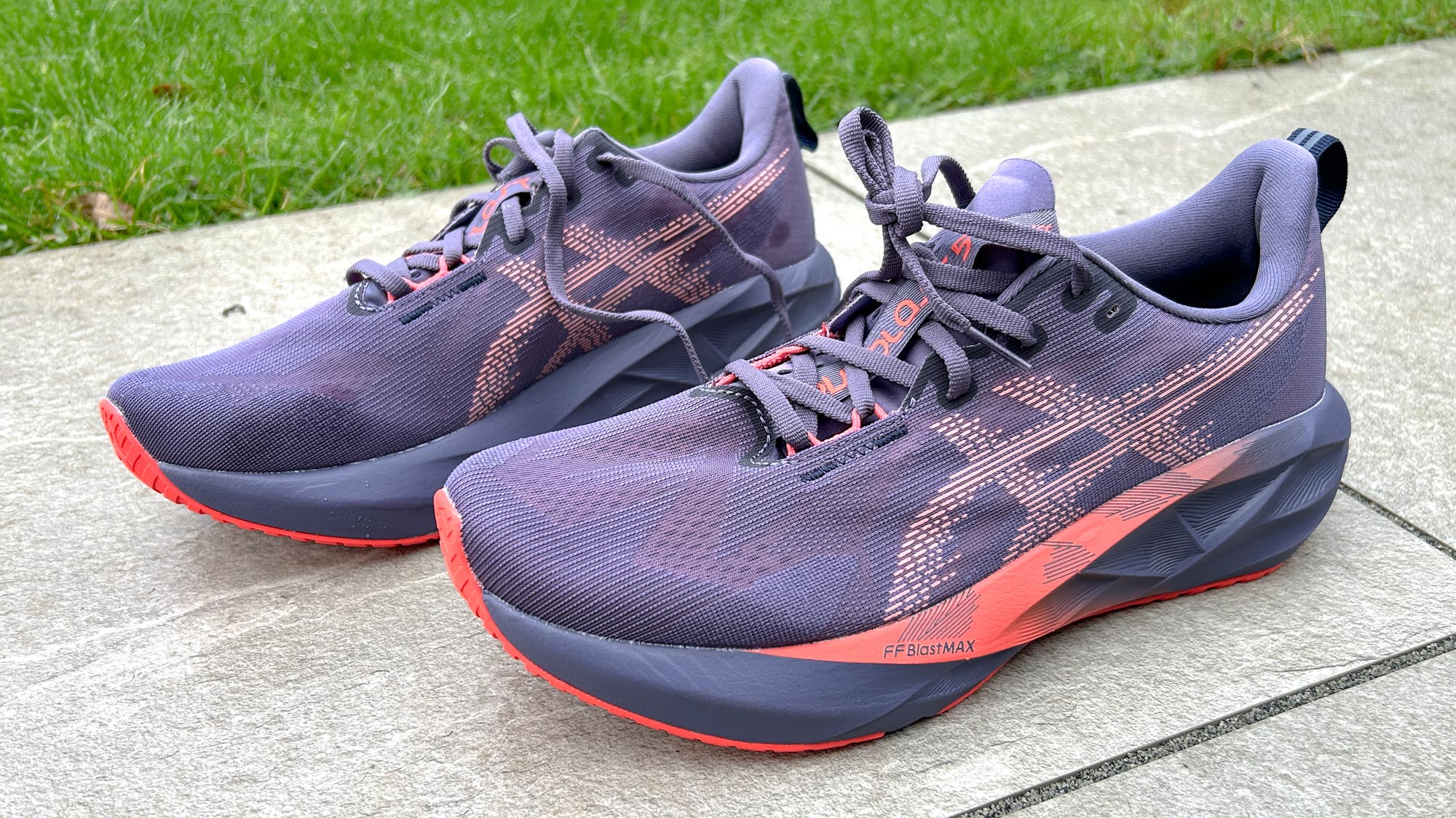 ASICS Novablast 5 running shoes